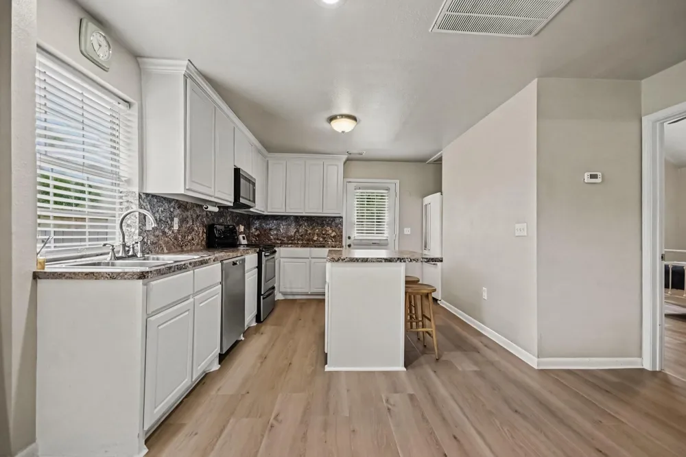 4412 Nicholini Street Dickinson, TX 77539