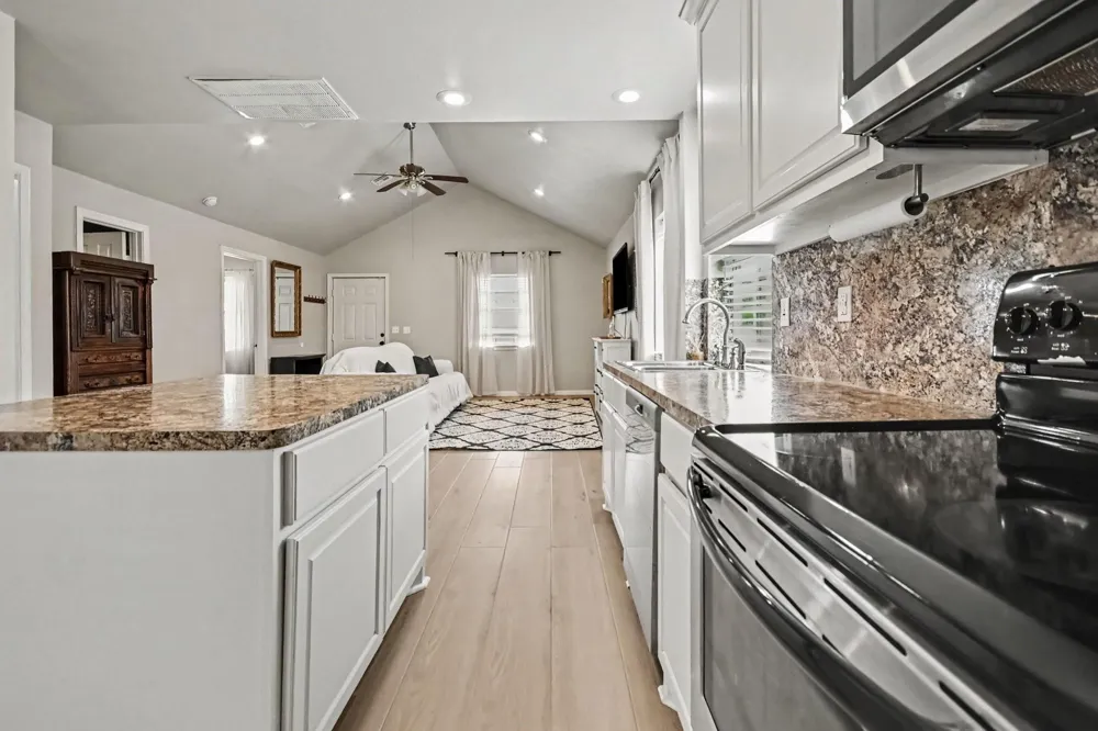 4412 Nicholini Street Dickinson, TX 77539