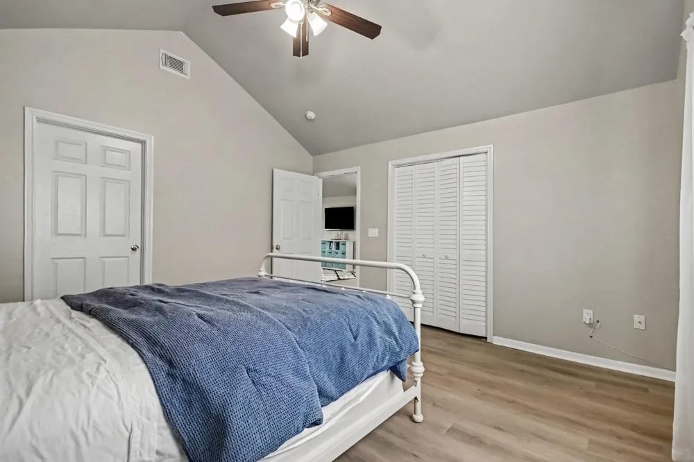 4412 Nicholini Street Dickinson, TX 77539