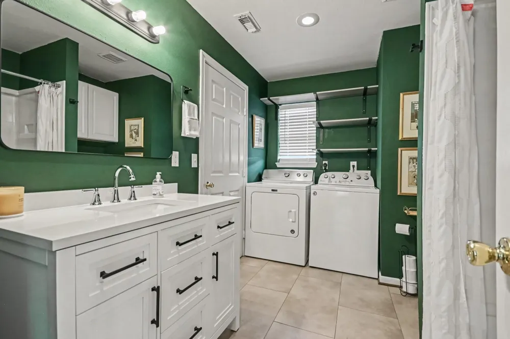 4412 Nicholini Street Dickinson, TX 77539