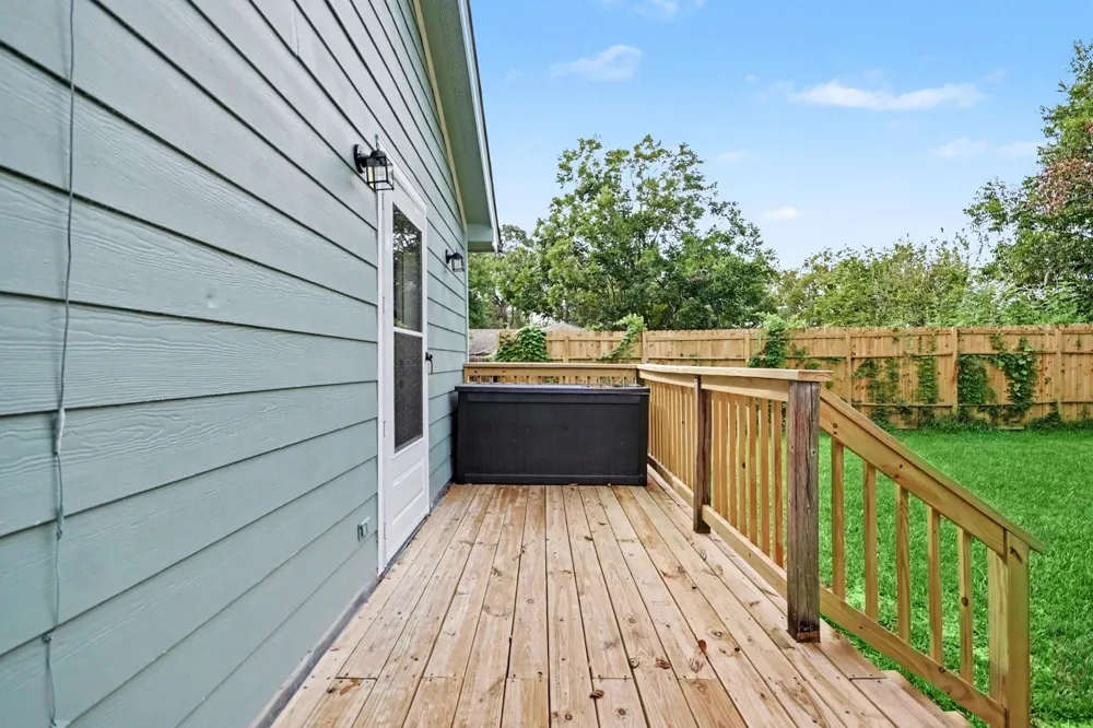 4412 Nicholini Street Dickinson, TX 77539