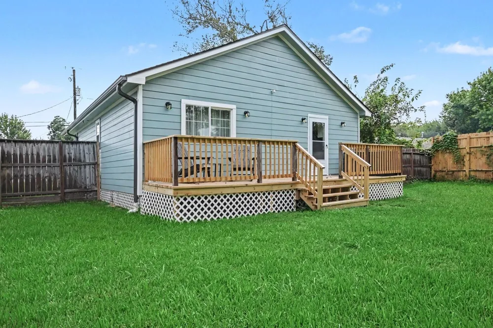4412 Nicholini Street Dickinson, TX 77539
