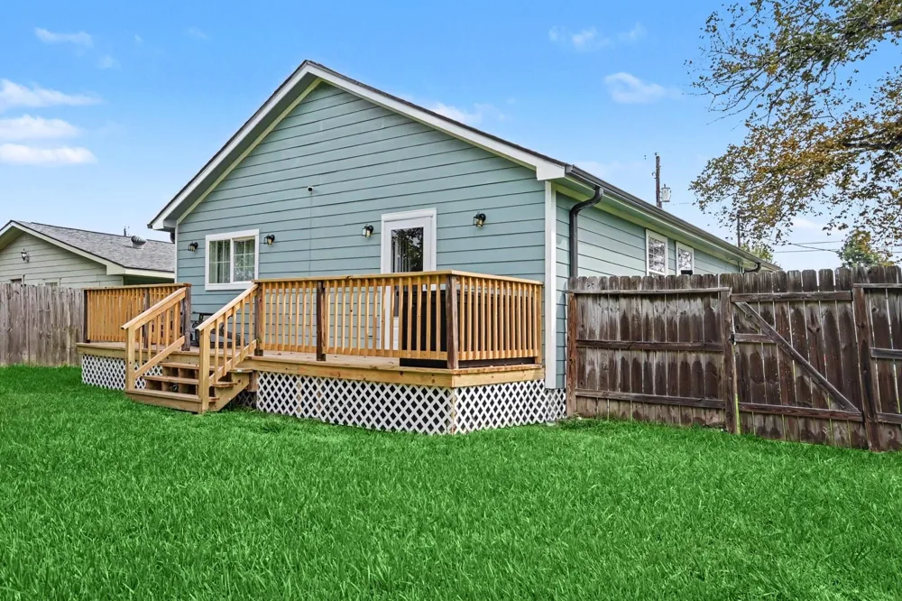 4412 Nicholini Street Dickinson, TX 77539