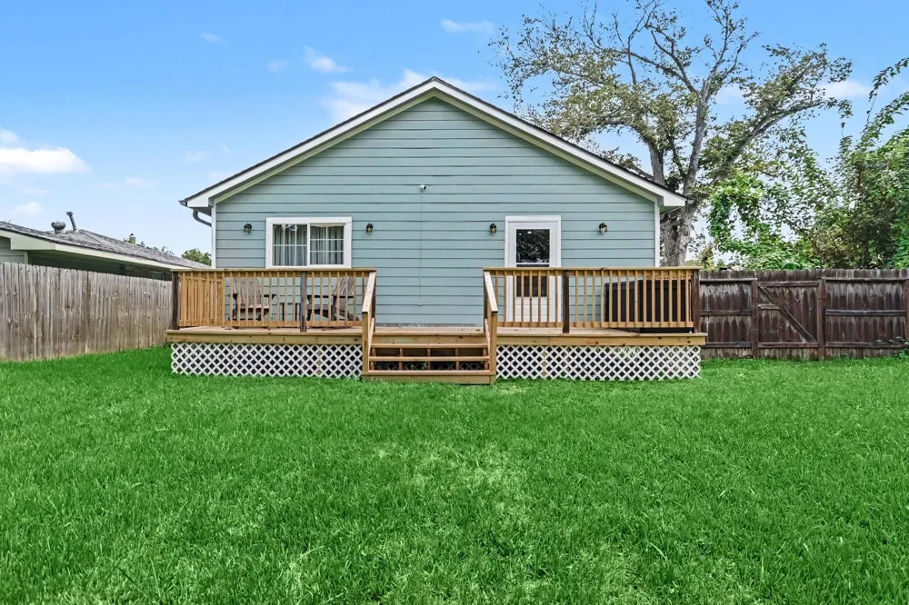 4412 Nicholini Street Dickinson, TX 77539