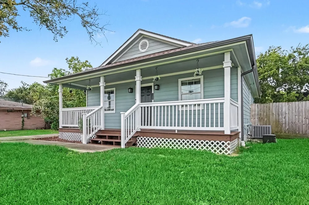 4412 Nicholini Street Dickinson, TX 77539