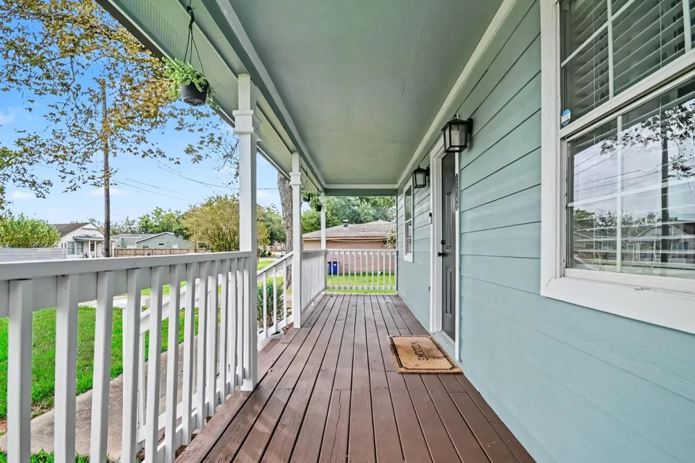 4412 Nicholini Street Dickinson, TX 77539