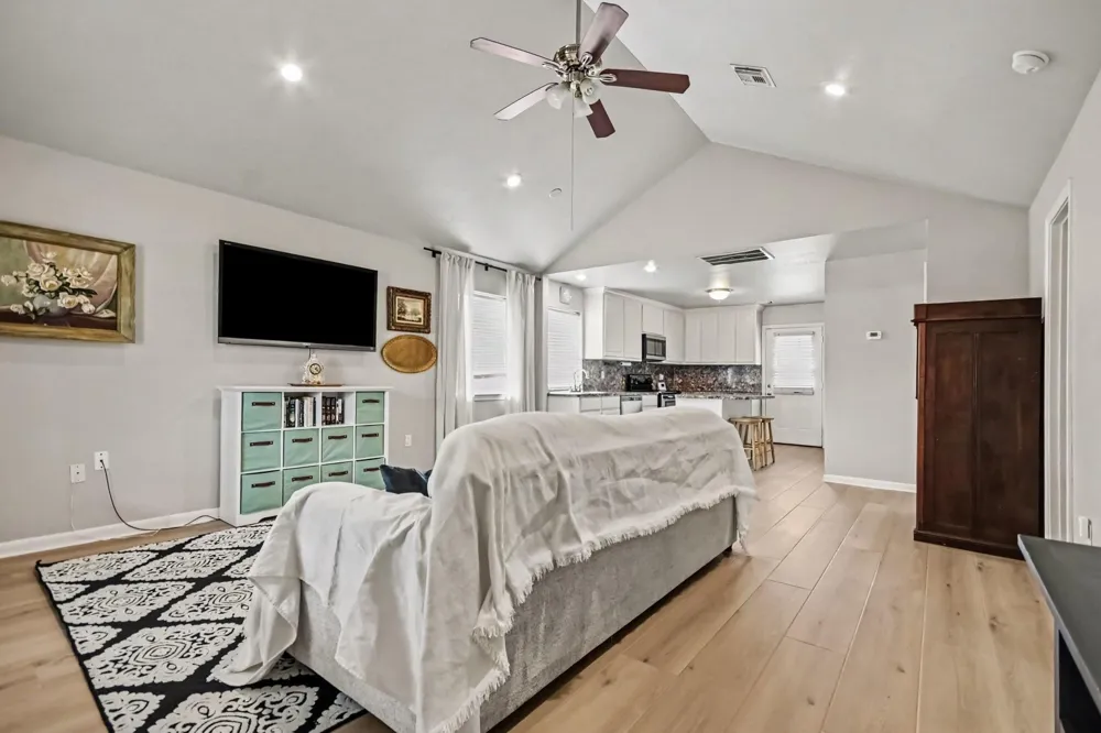 4412 Nicholini Street Dickinson, TX 77539