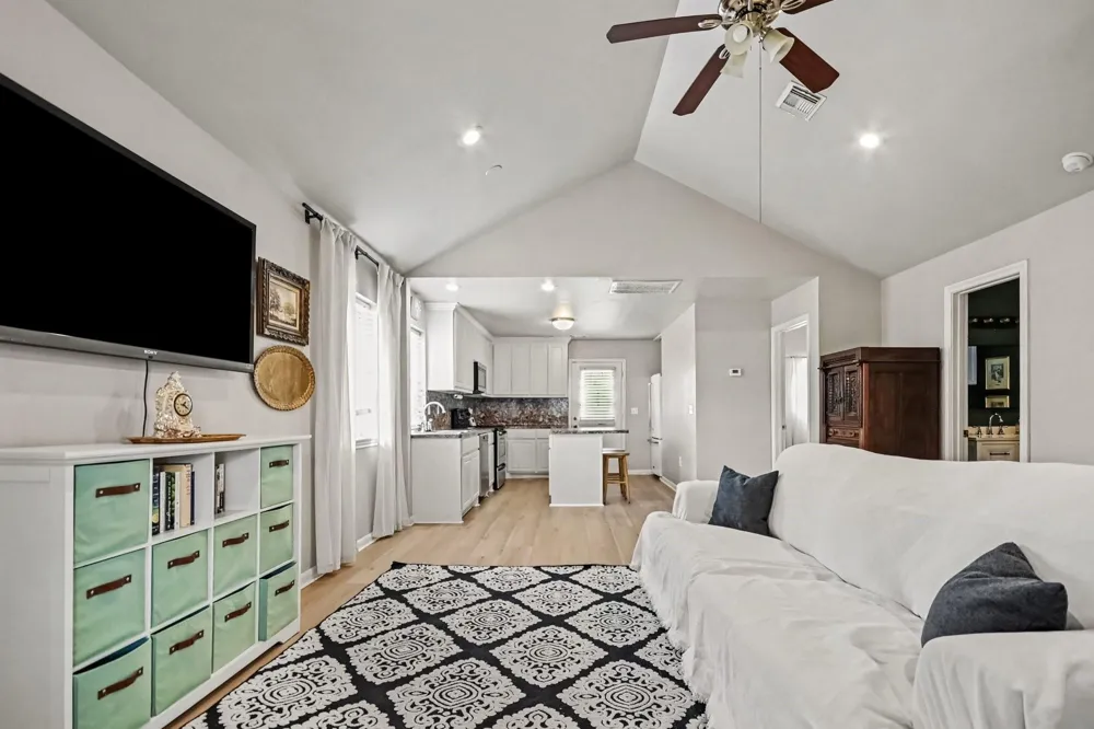 4412 Nicholini Street Dickinson, TX 77539