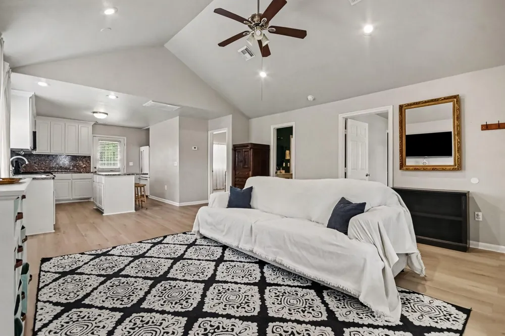 4412 Nicholini Street Dickinson, TX 77539