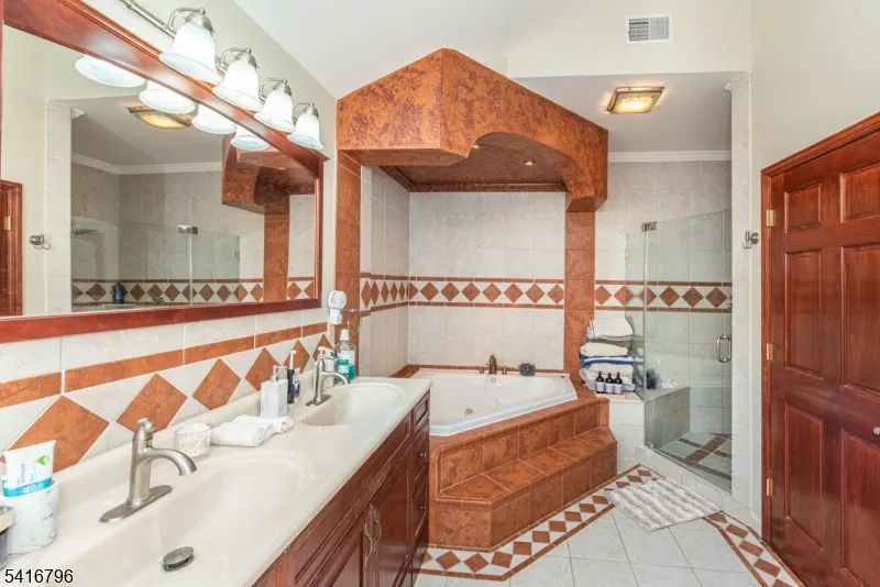 35 Waughaw Rd Montville, NJ 07082