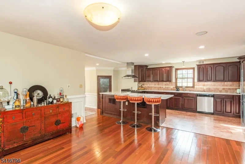 35 Waughaw Rd Montville, NJ 07082