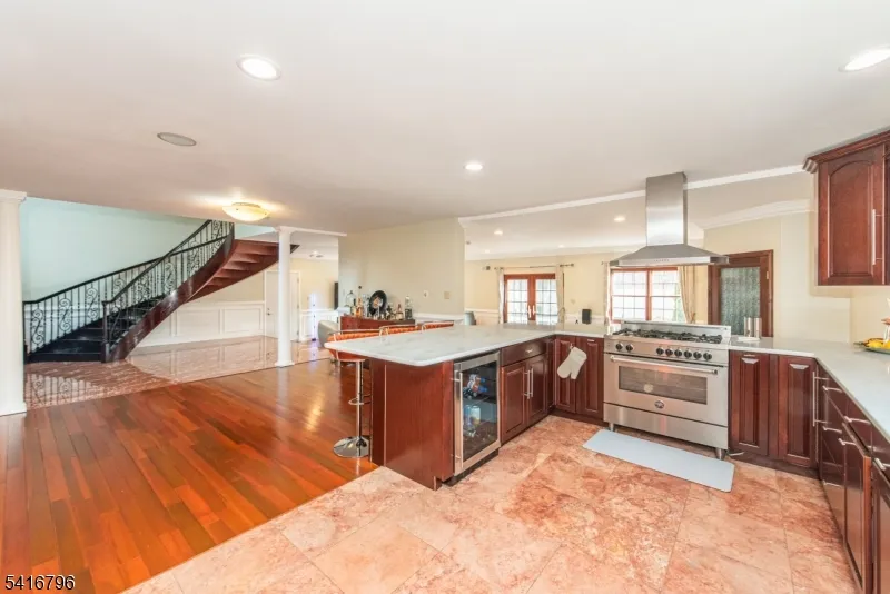 35 Waughaw Rd Montville, NJ 07082