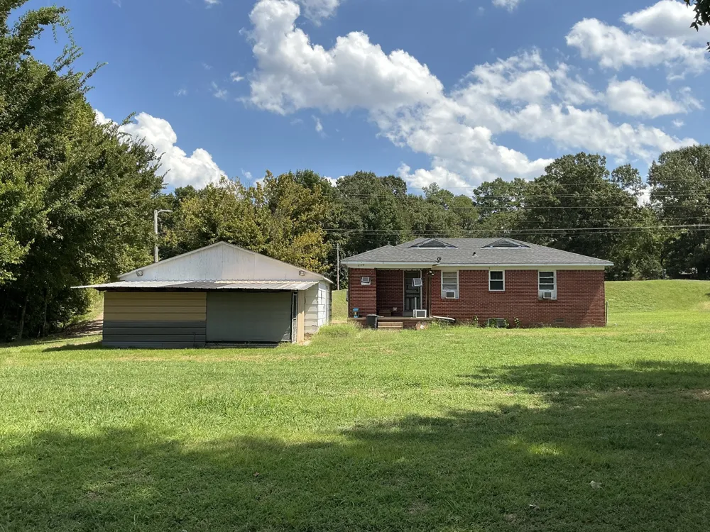 32 Humboldt Hwy Trenton, TN 38382