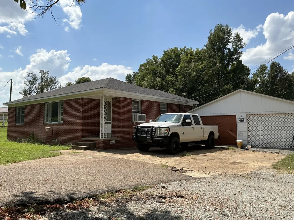 32 Humboldt Hwy Trenton, TN 38382