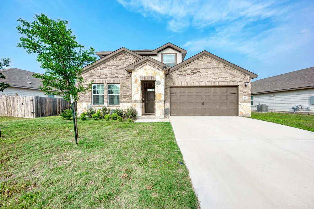 305 Windy Reed Road Hutto, TX 78634