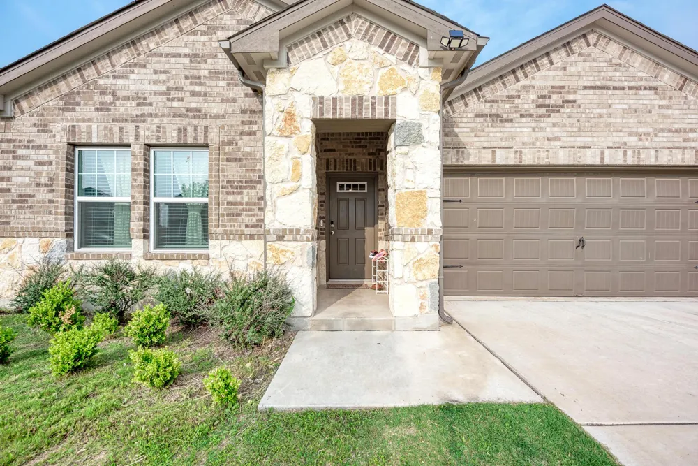 305 Windy Reed Road Hutto, TX 78634