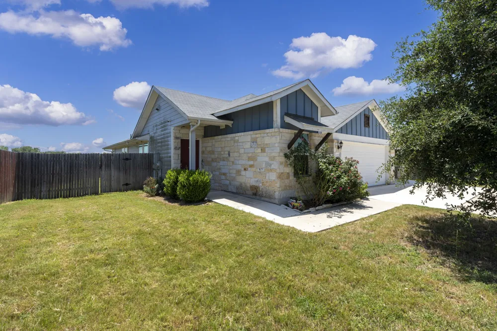 205 Four Star Drive Elgin, TX 78621