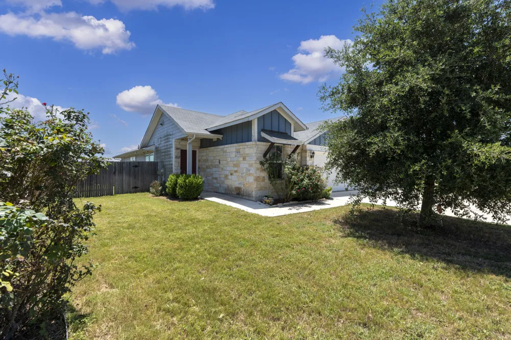 205 Four Star Drive Elgin, TX 78621