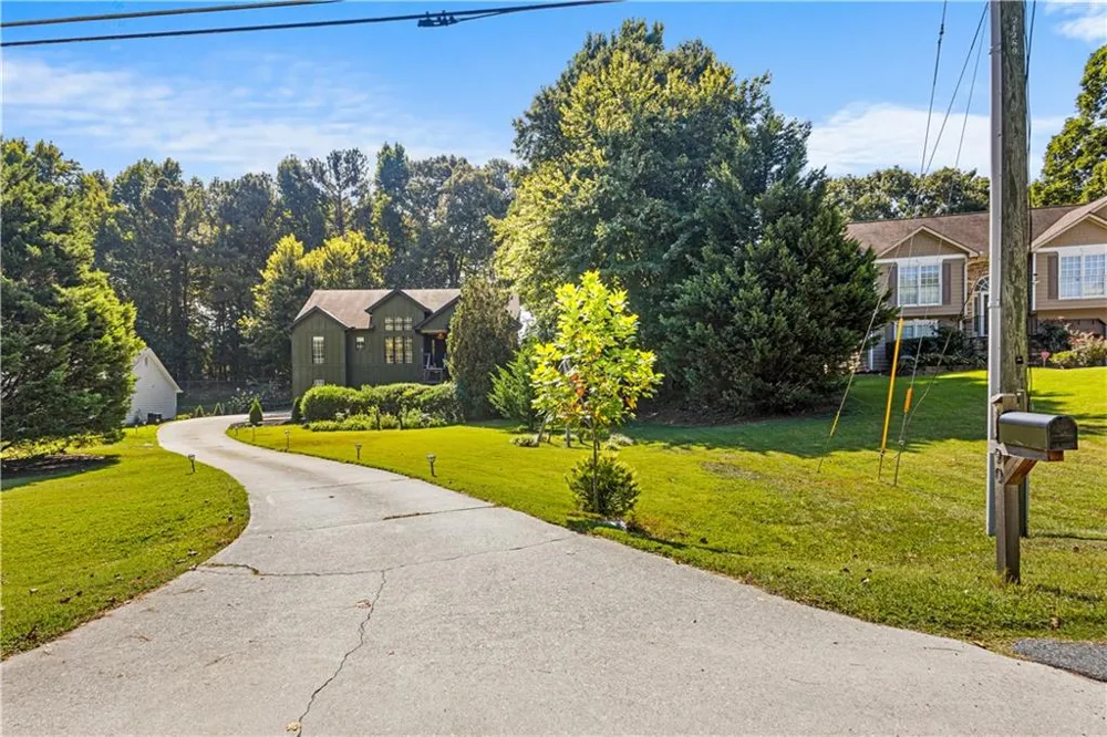 1890 Mcconnell Road Grayson, GA 30017