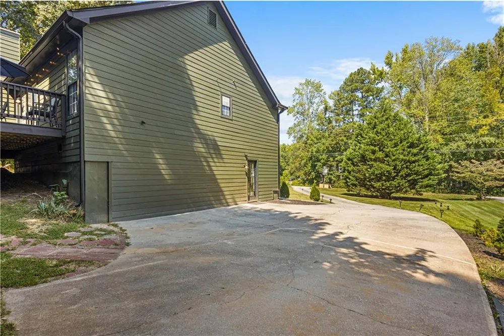 1890 Mcconnell Road Grayson, GA 30017