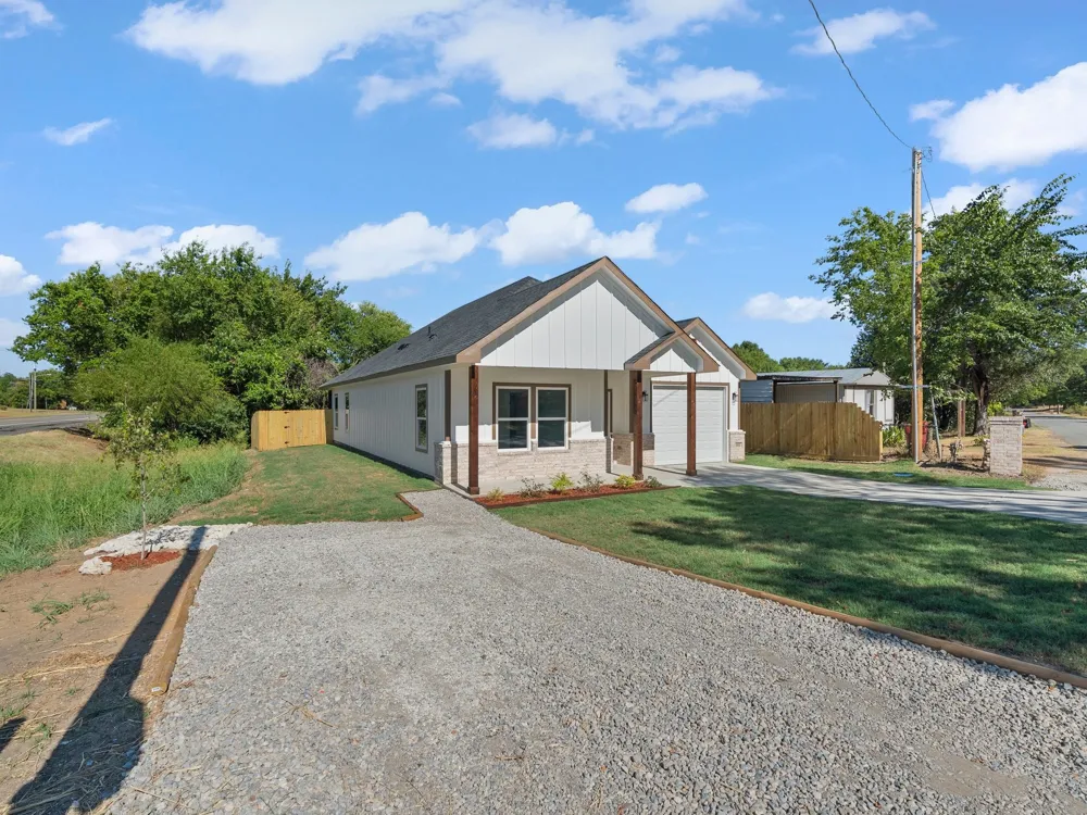 101 Oak Street Ector, TX 75439