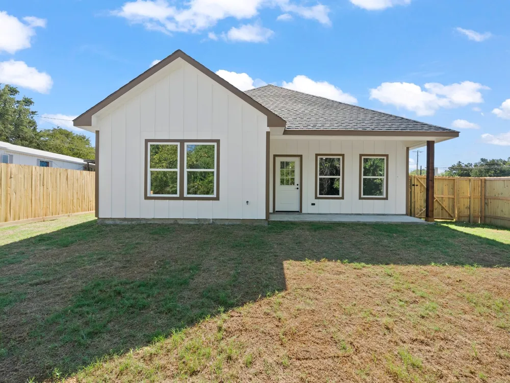 101 Oak Street Ector, TX 75439