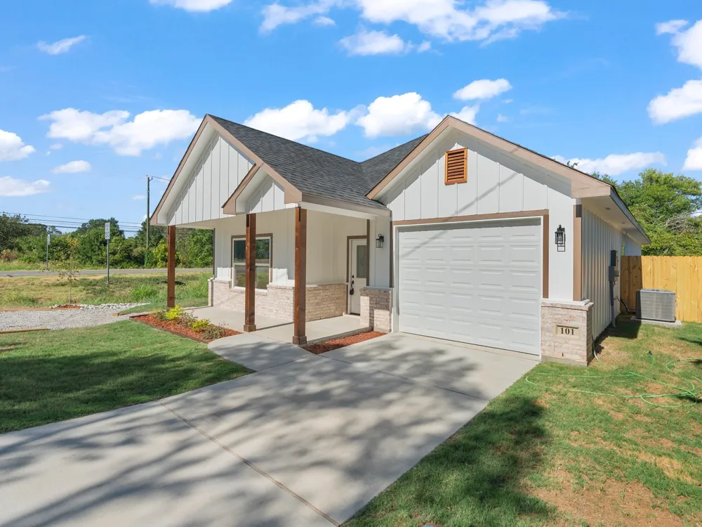 101 Oak Street Ector, TX 75439