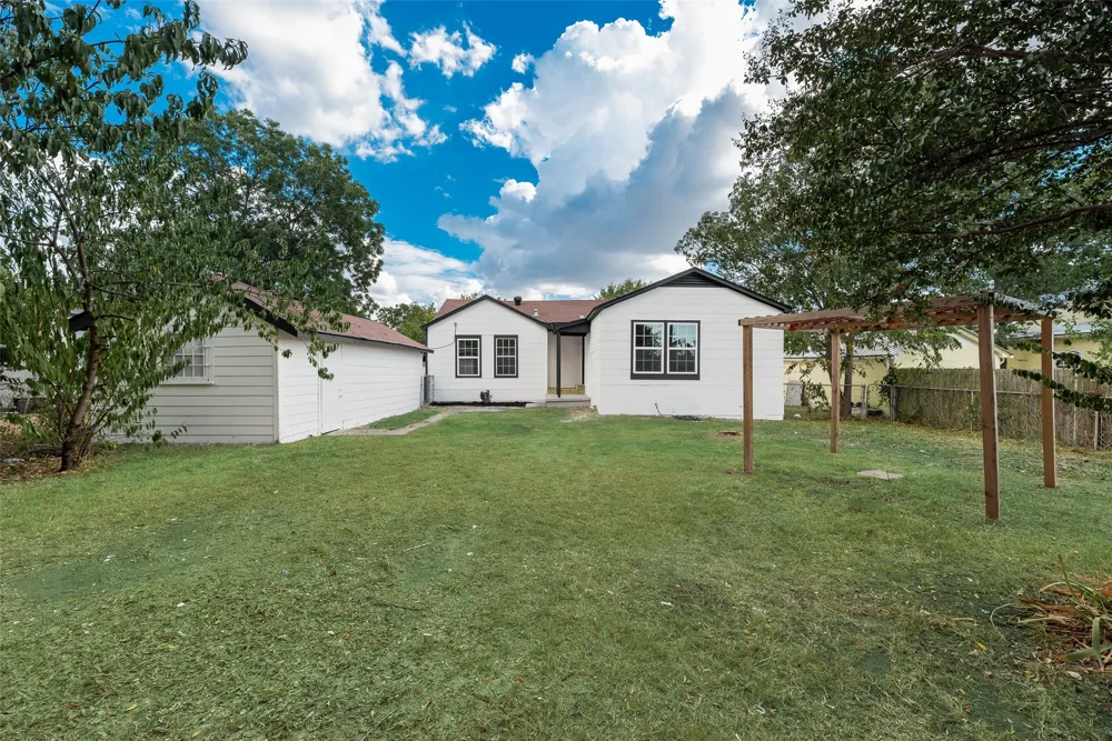 2820 Vinnie Street Greenville, TX 75401