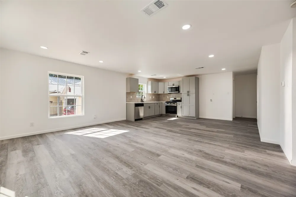 2820 Vinnie Street Greenville, TX 75401