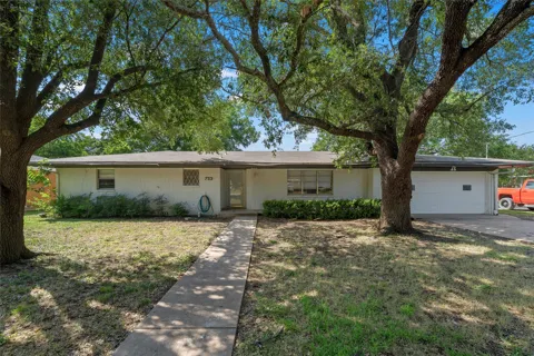 733 W 5th Street