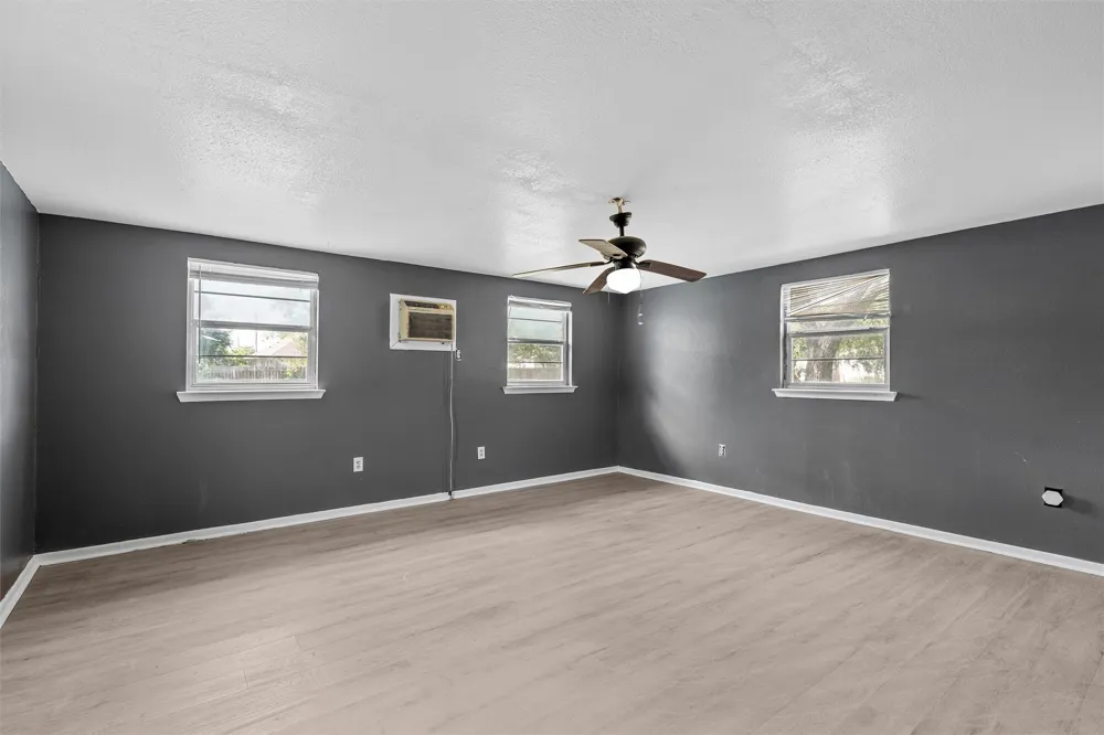 733 W 5th Street McGregor, TX 76657