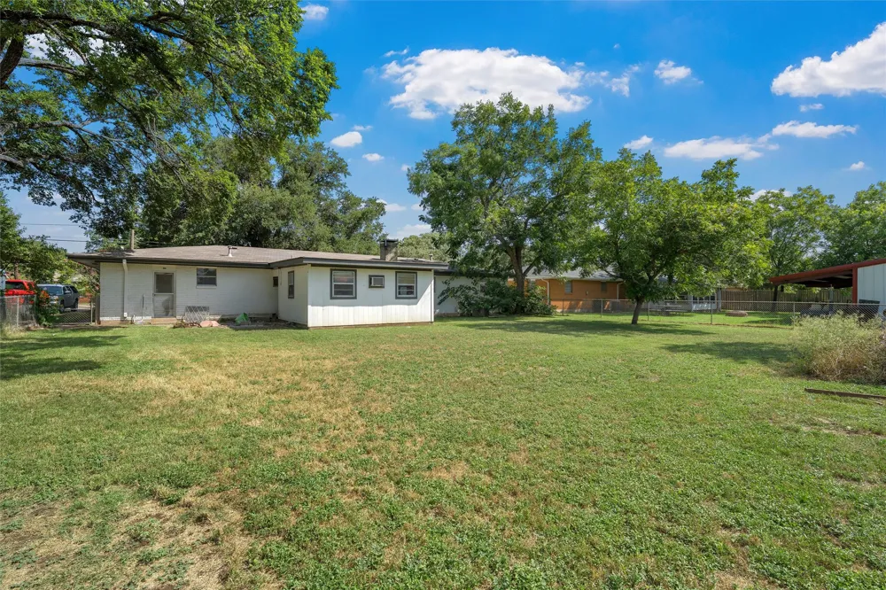 733 W 5th Street McGregor, TX 76657