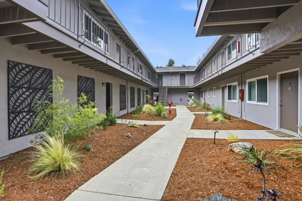 239 Easy Street Mountain View, CA 94043