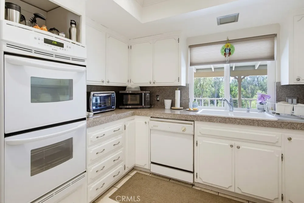 1691 Roble Grande Road Alpine, CA 91901