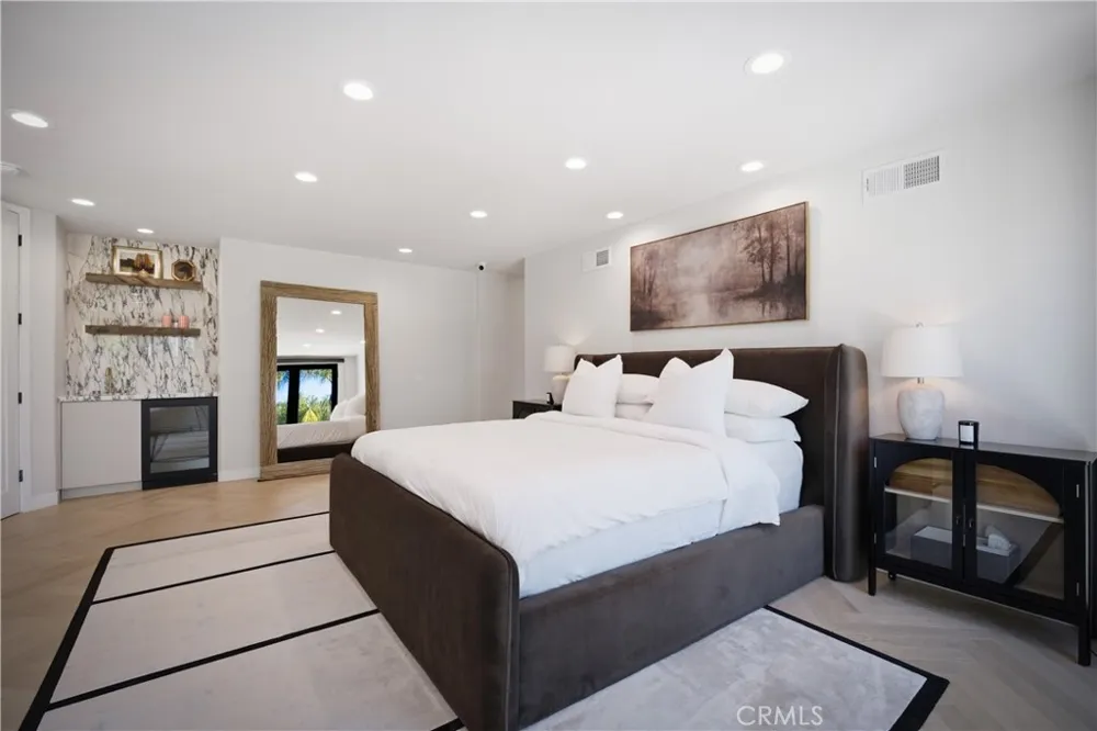 17437 Oak Creek Court Encino, CA 91316