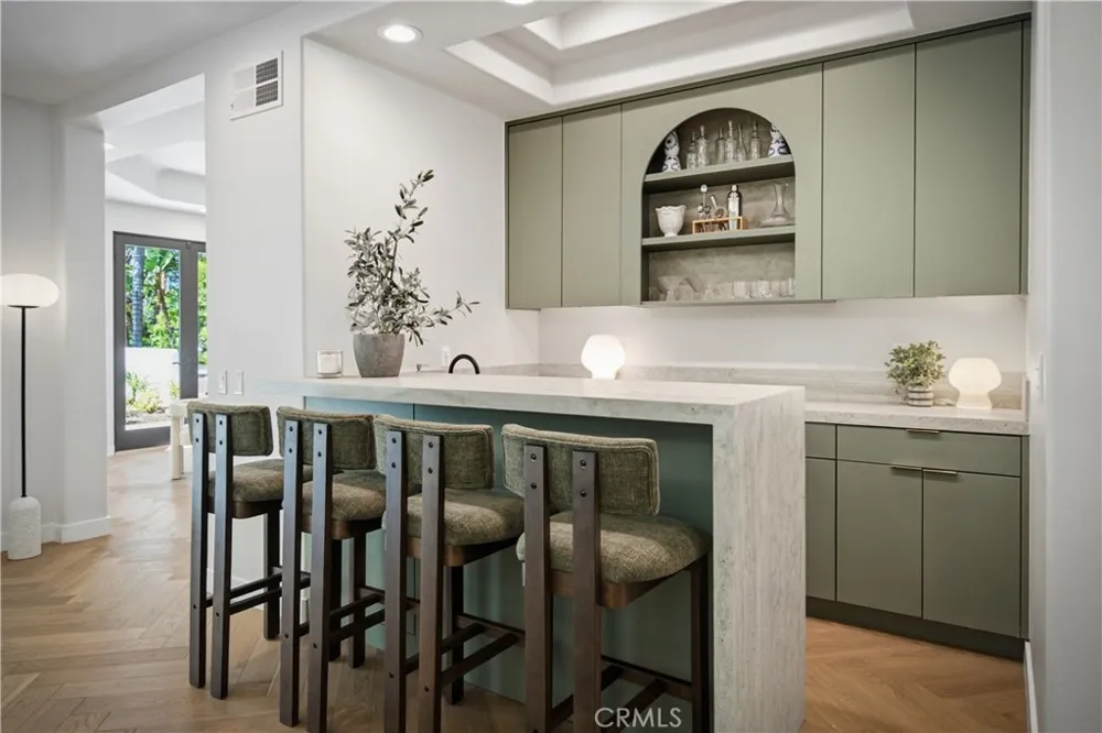 17437 Oak Creek Court Encino, CA 91316