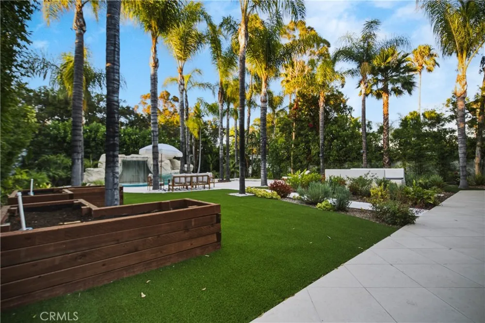17437 Oak Creek Court Encino, CA 91316