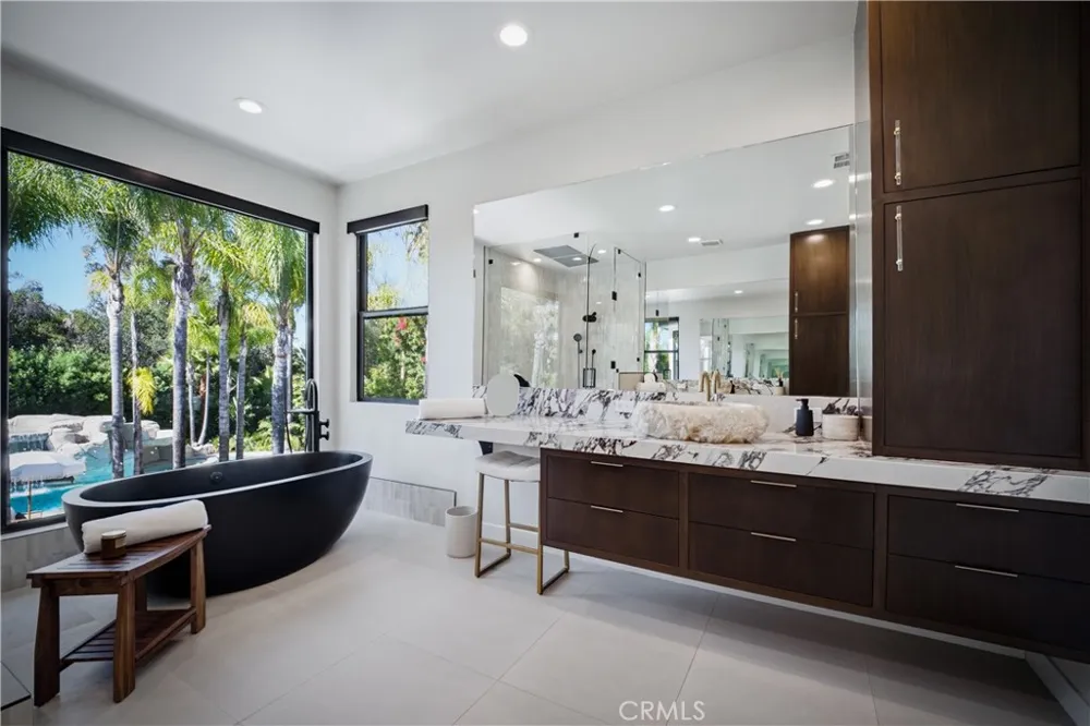 17437 Oak Creek Court Encino, CA 91316