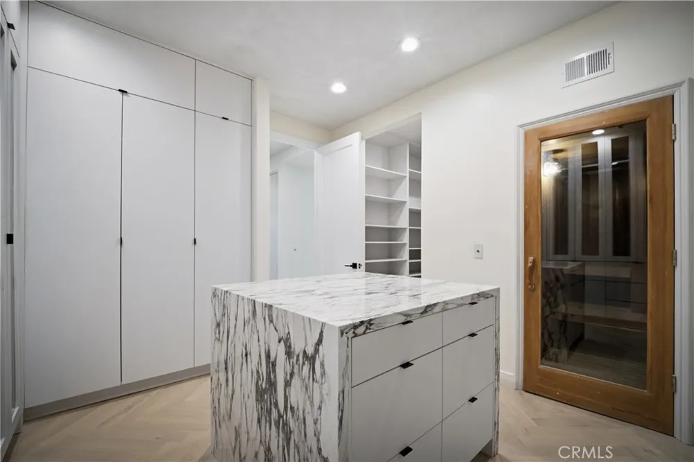 17437 Oak Creek Court Encino, CA 91316