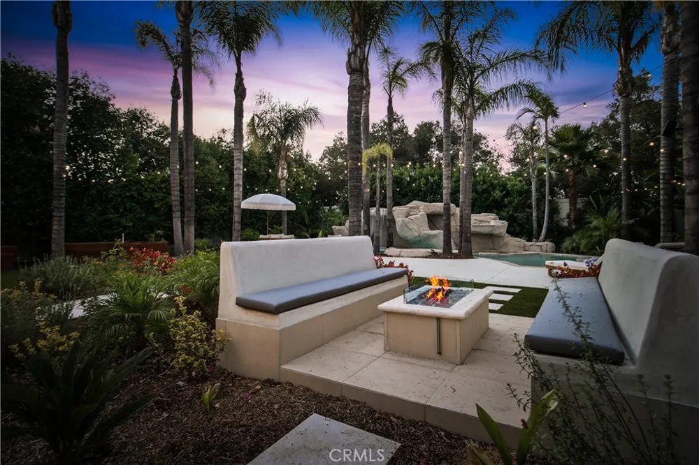 17437 Oak Creek Court Encino, CA 91316