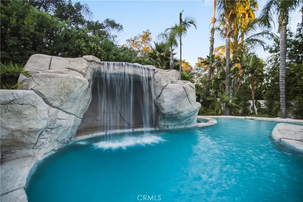 17437 Oak Creek Court Encino, CA 91316