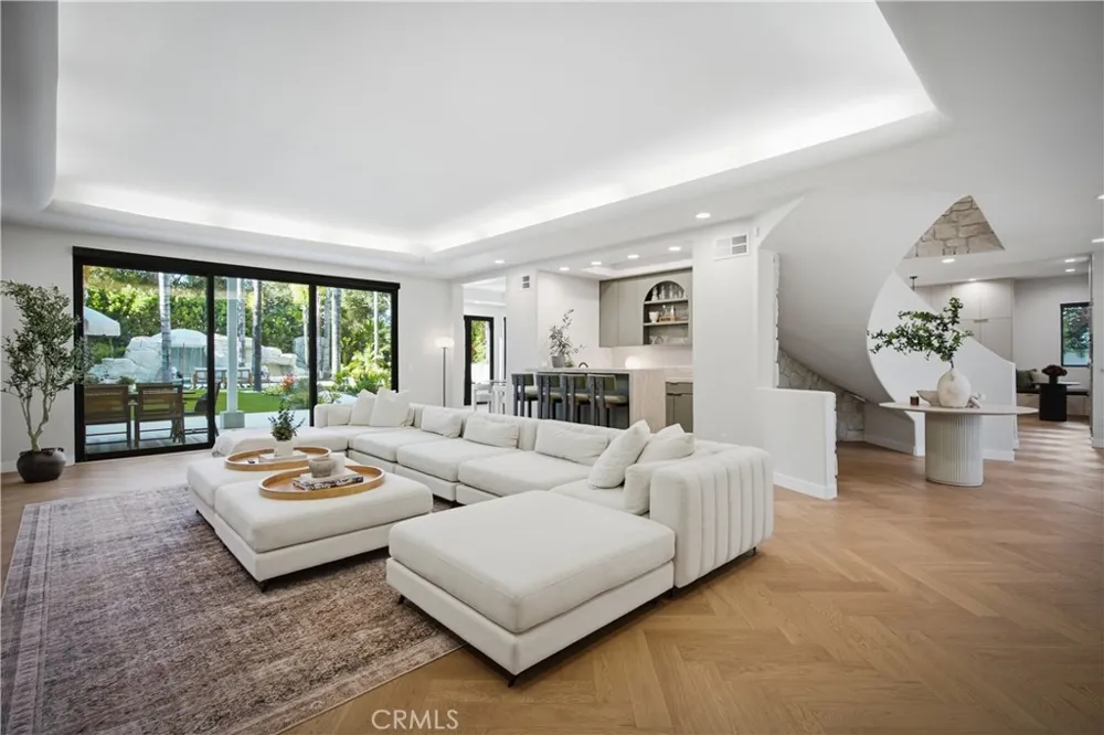 17437 Oak Creek Court Encino, CA 91316
