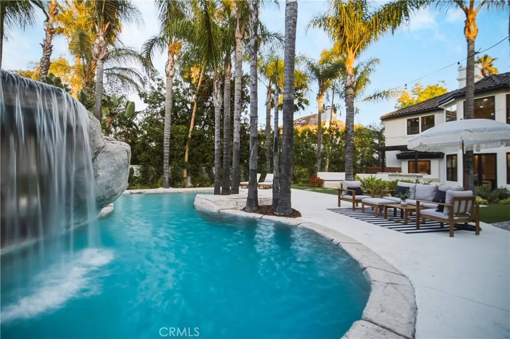 17437 Oak Creek Court Encino, CA 91316