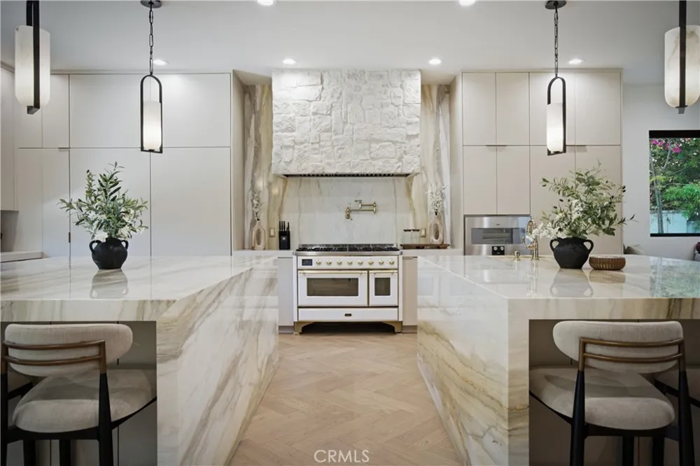 17437 Oak Creek Court Encino, CA 91316
