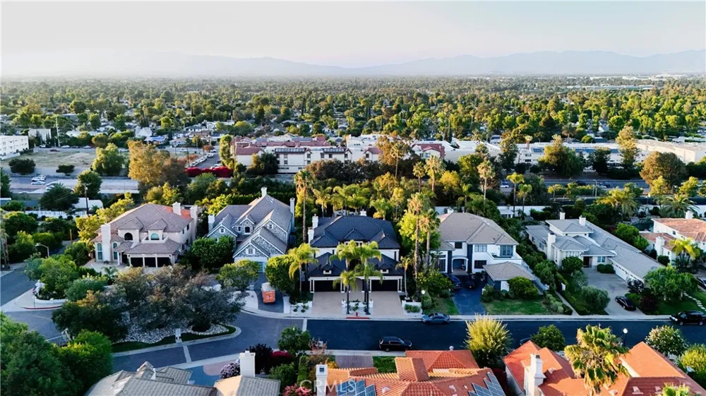 17437 Oak Creek Court Encino, CA 91316