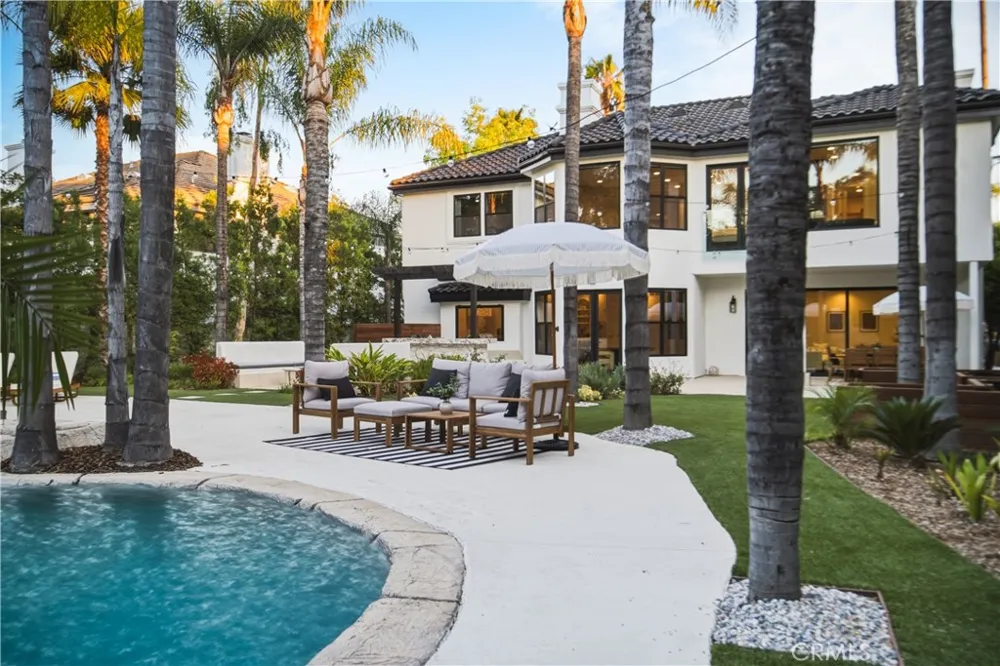 17437 Oak Creek Court Encino, CA 91316