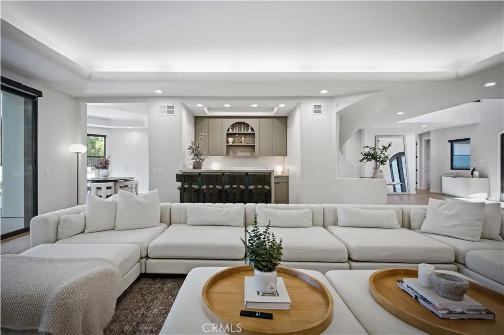 17437 Oak Creek Court Encino, CA 91316