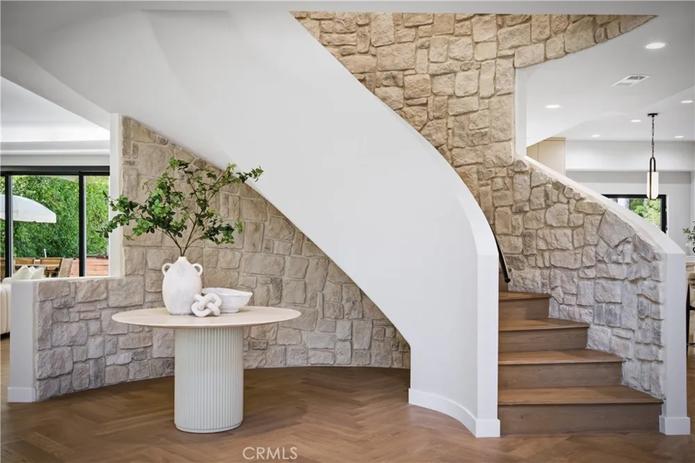 17437 Oak Creek Court Encino, CA 91316