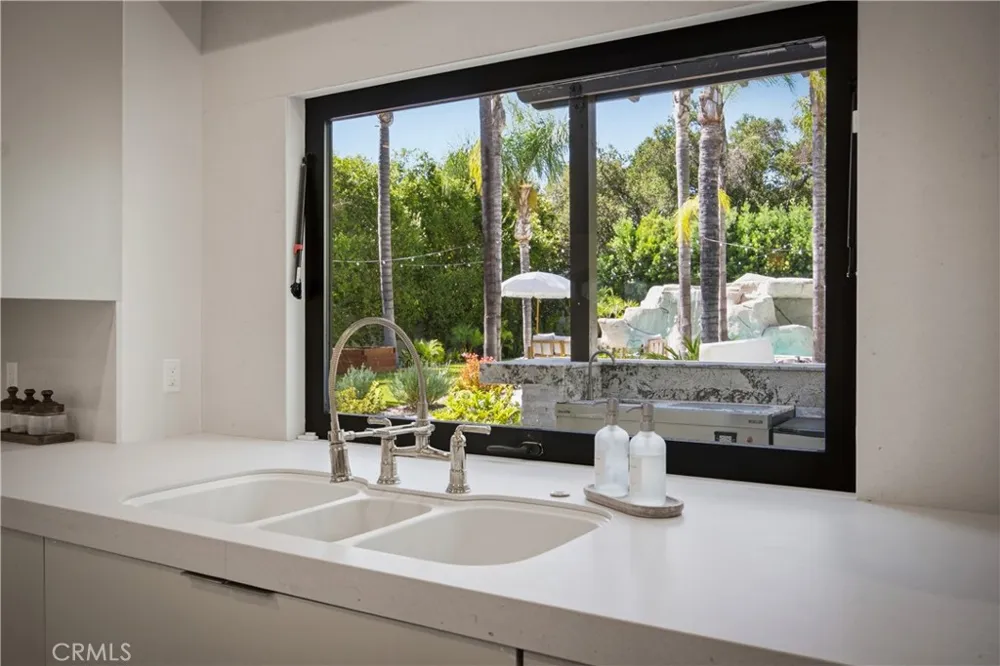 17437 Oak Creek Court Encino, CA 91316