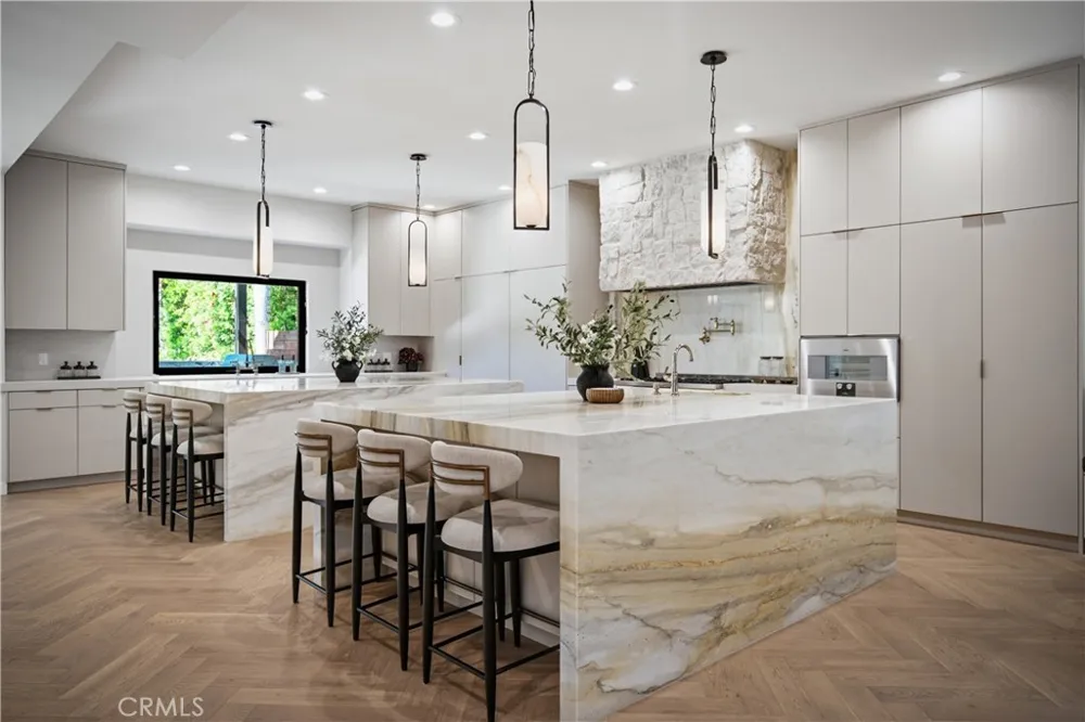 17437 Oak Creek Court Encino, CA 91316